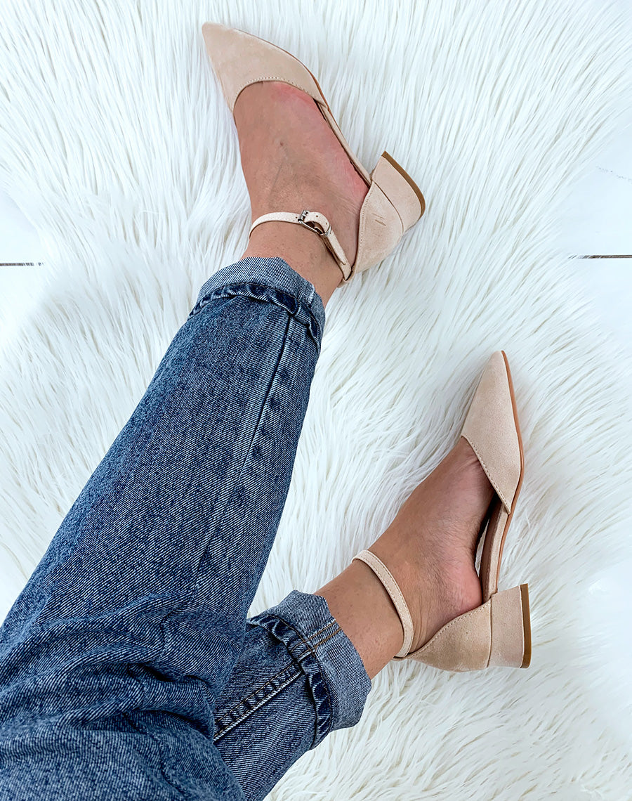 Escarpins à petit talon beiges en suédine