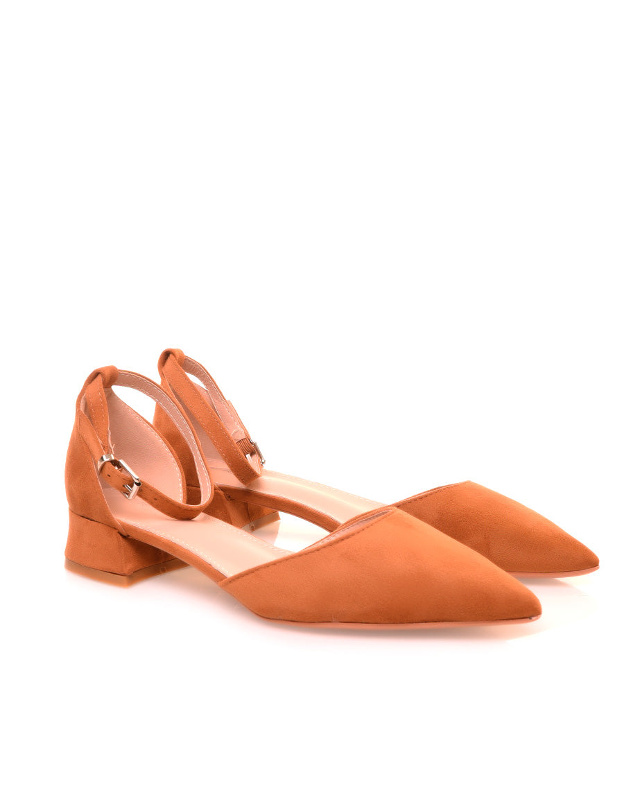 Escarpins à petit talon camel en suédine