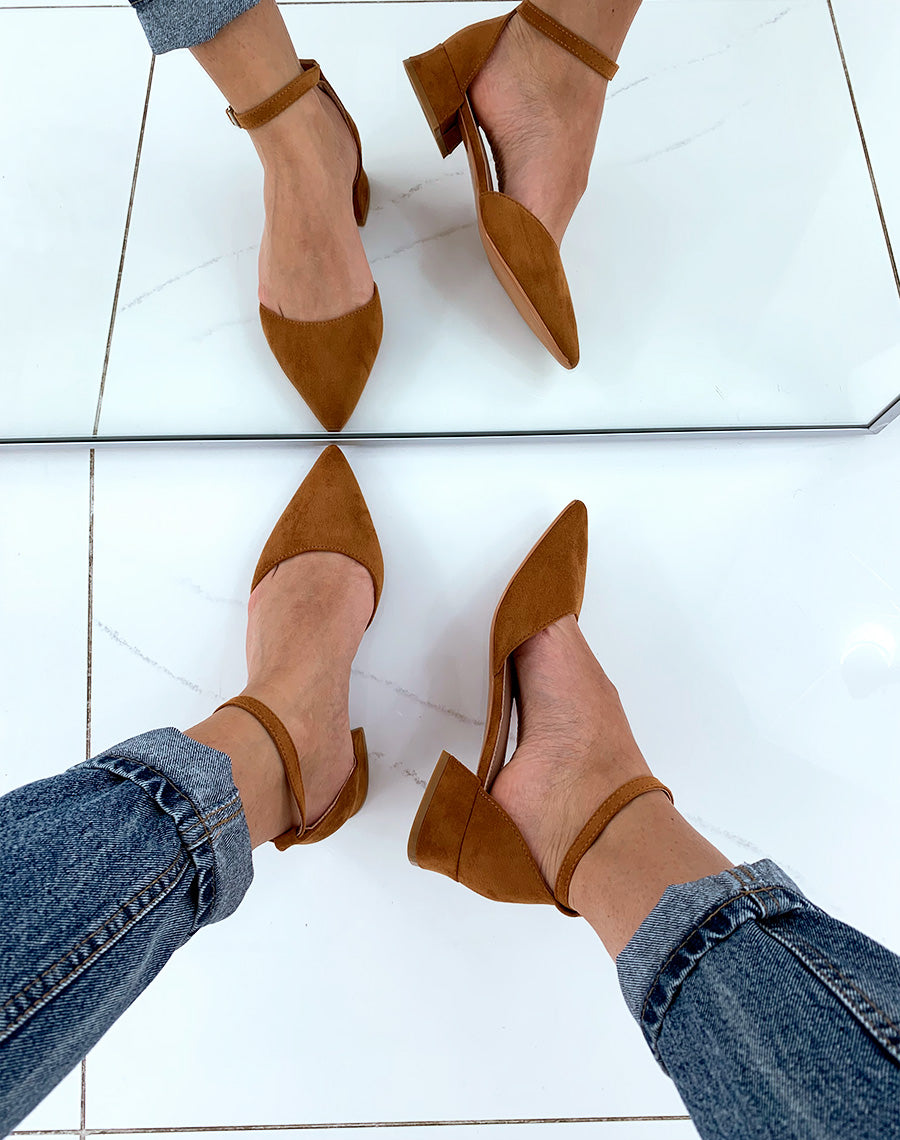 Escarpins à petit talon camel en suédine