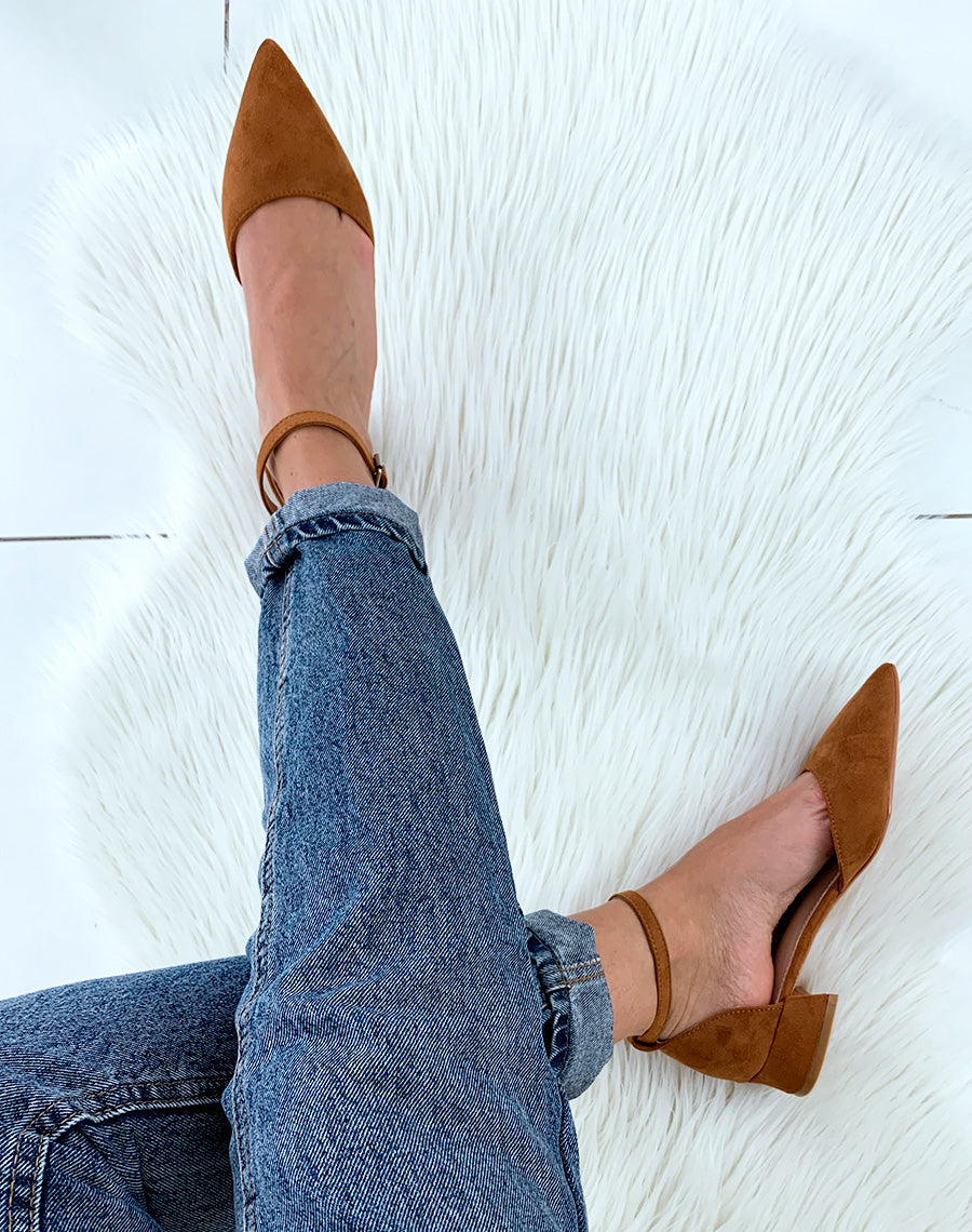 Escarpins à petit talon camel en suédine