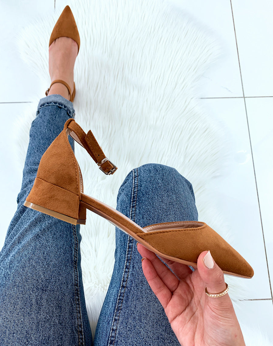 Escarpins à petit talon camel en suédine