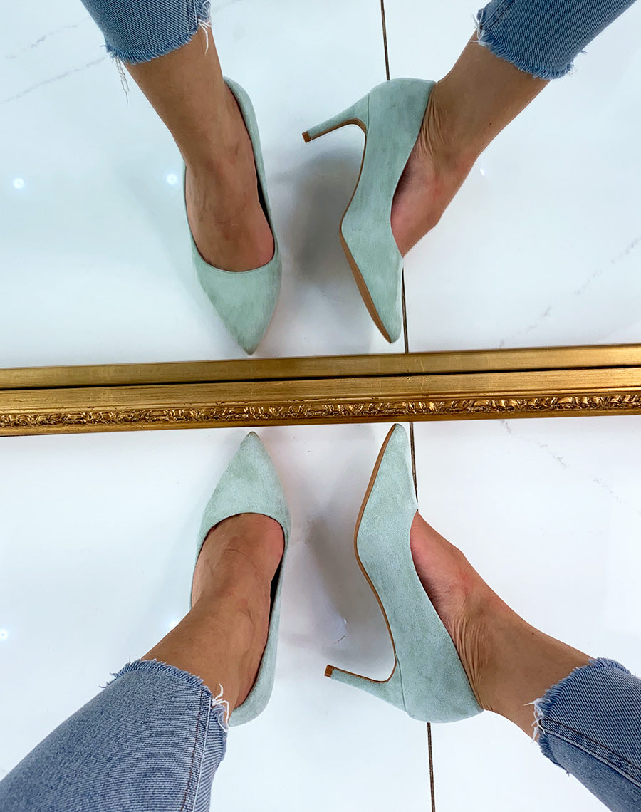 Escarpins pointus en suédine vert pastel