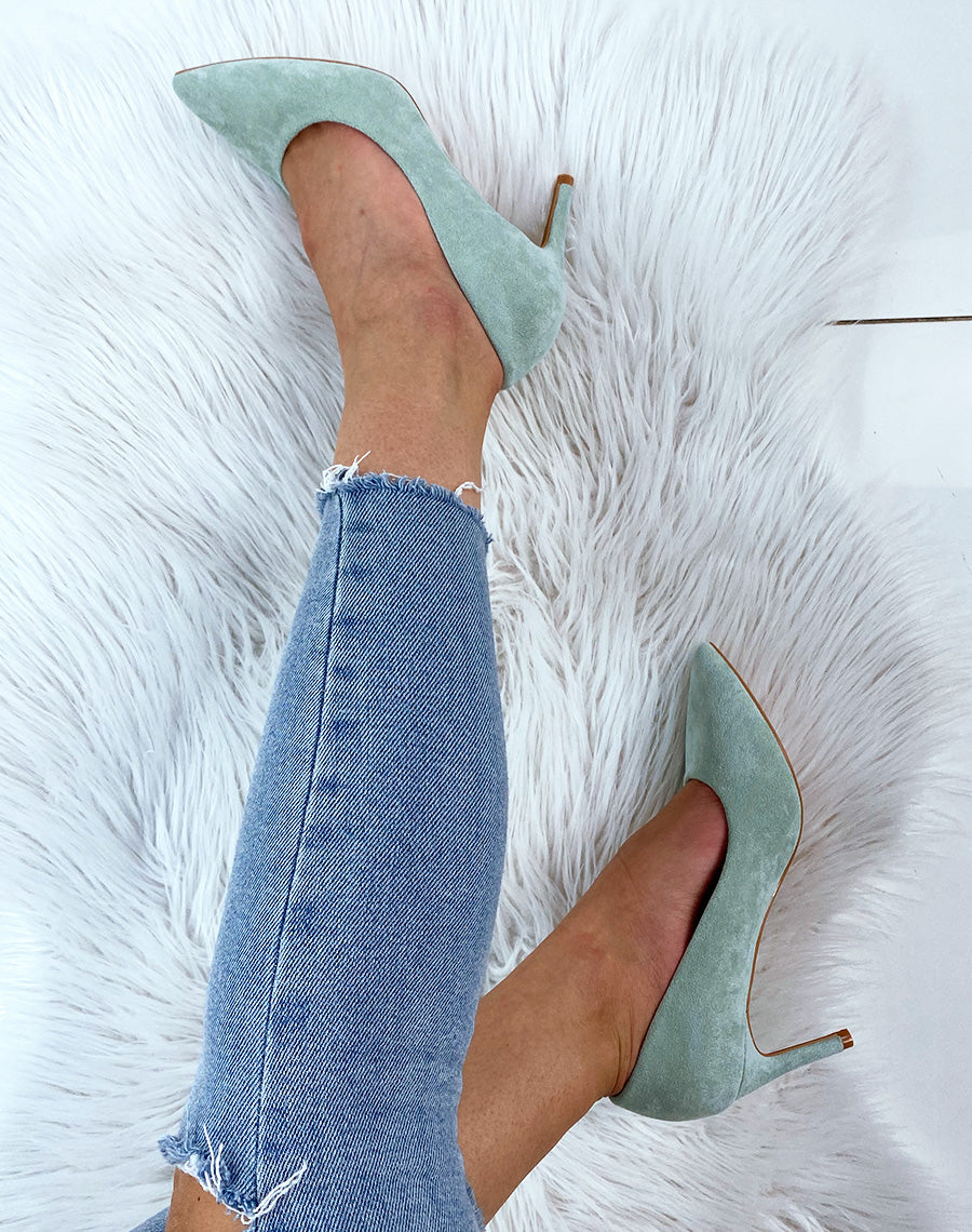 Escarpins pointus en suédine vert pastel