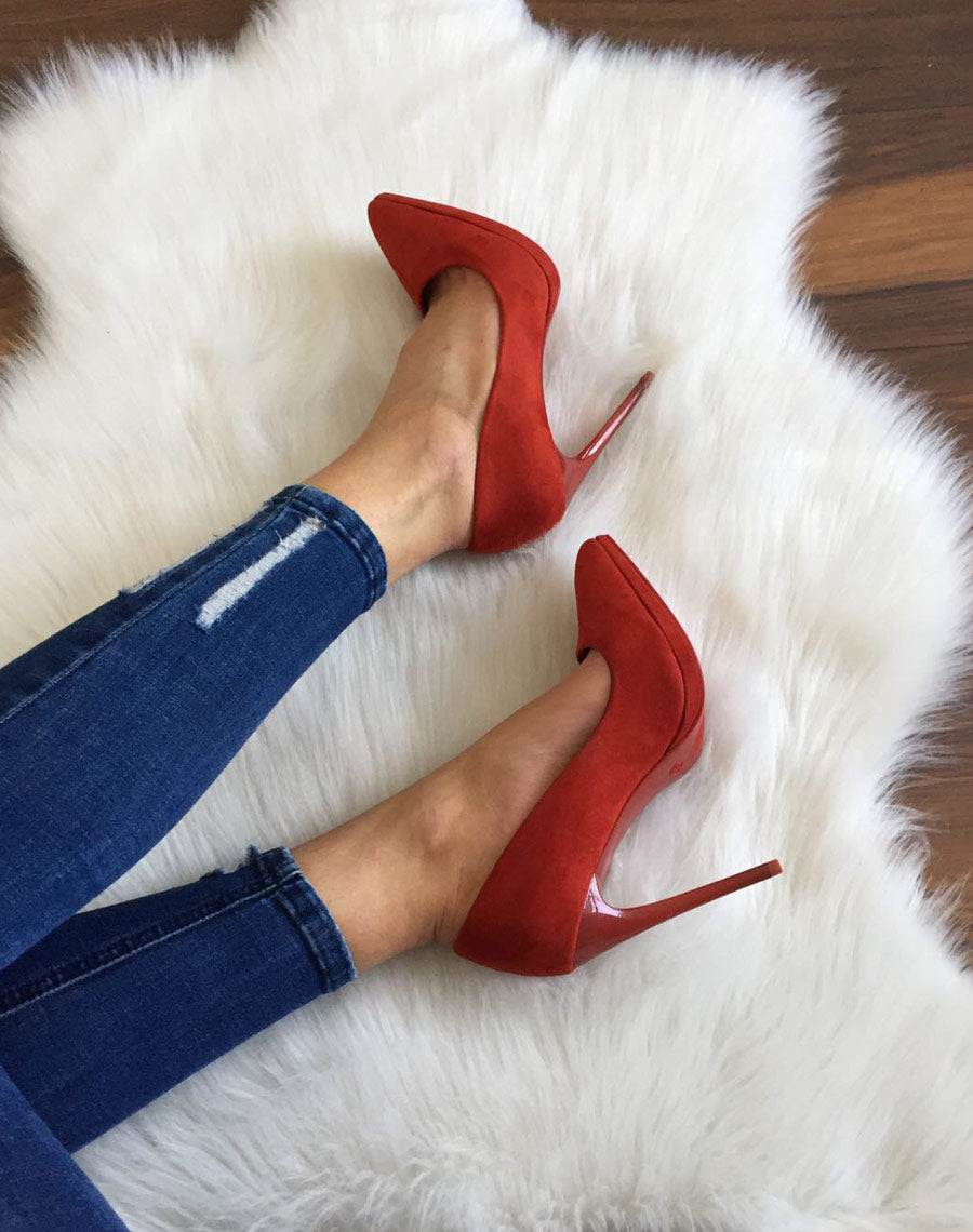 Escarpins rouges effet suédine
