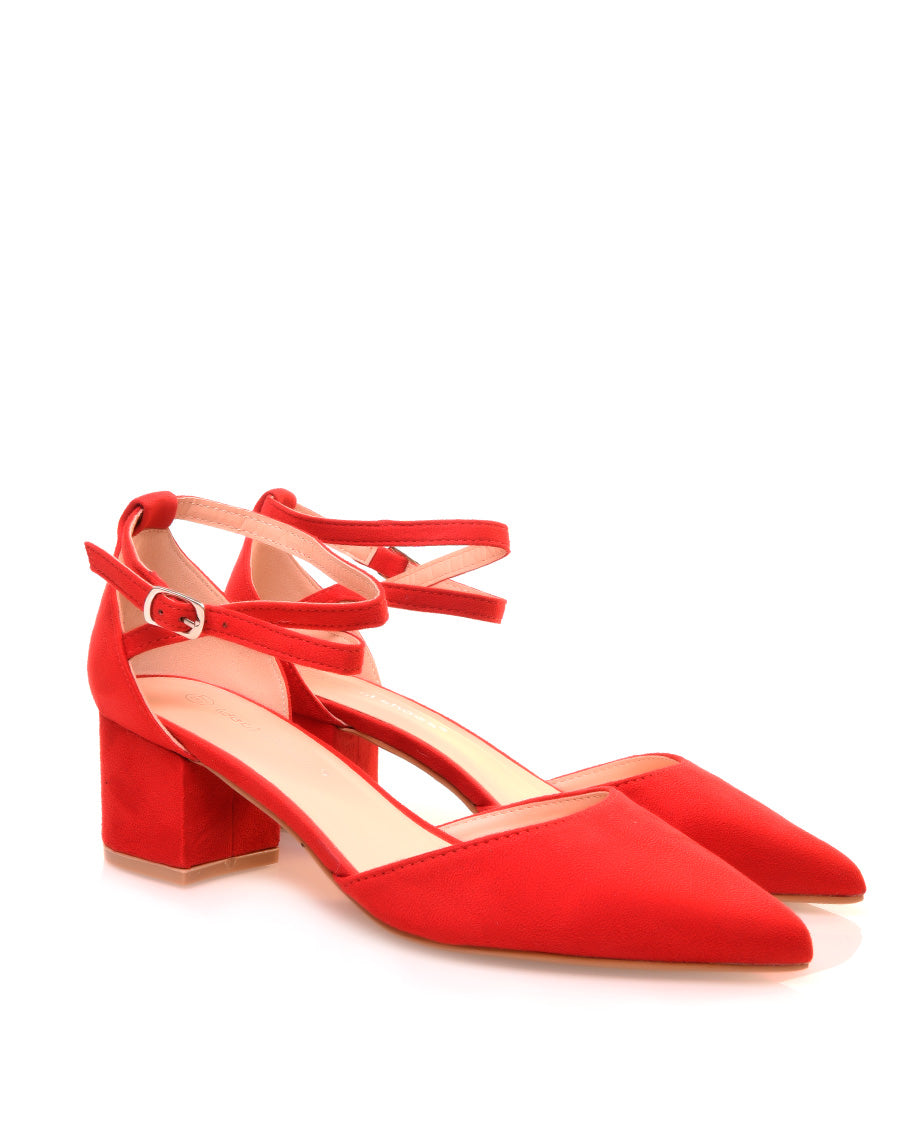 Escarpins rouges en suédine à petit talon