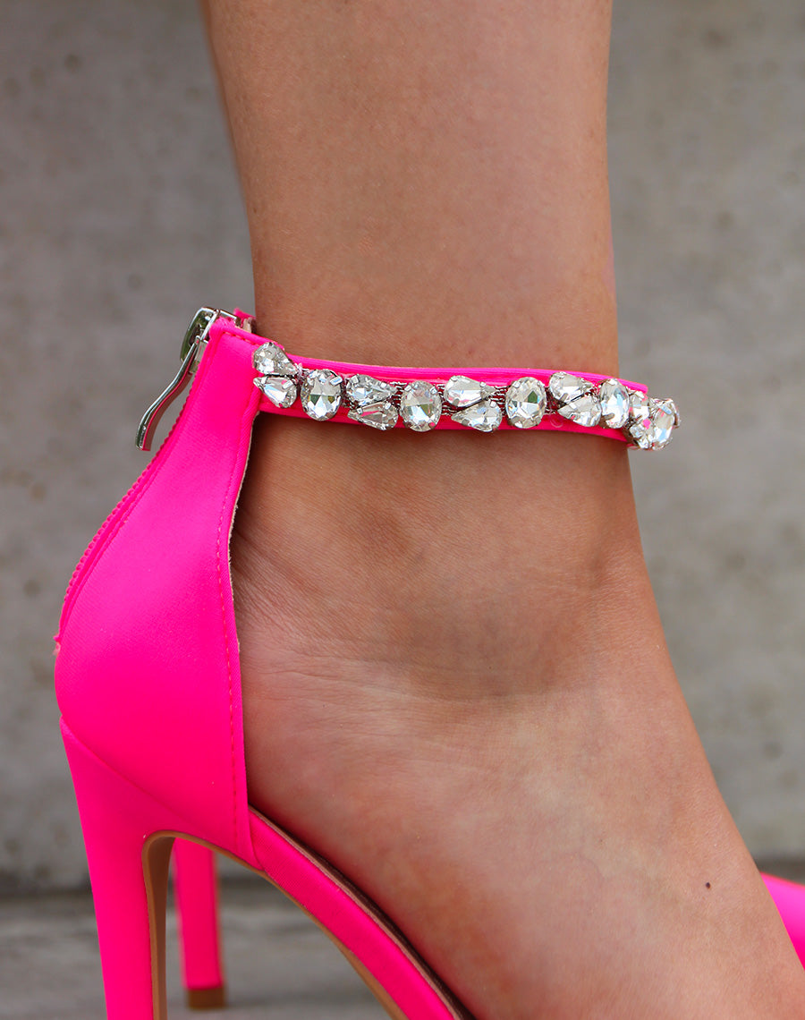 Escarpins à talon aiguille rose ornés strass argentés