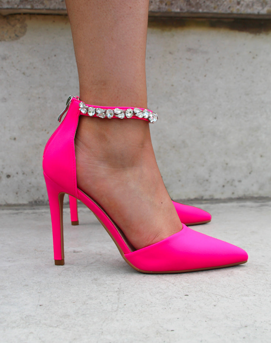 Escarpins à talon aiguille rose ornés strass argentés