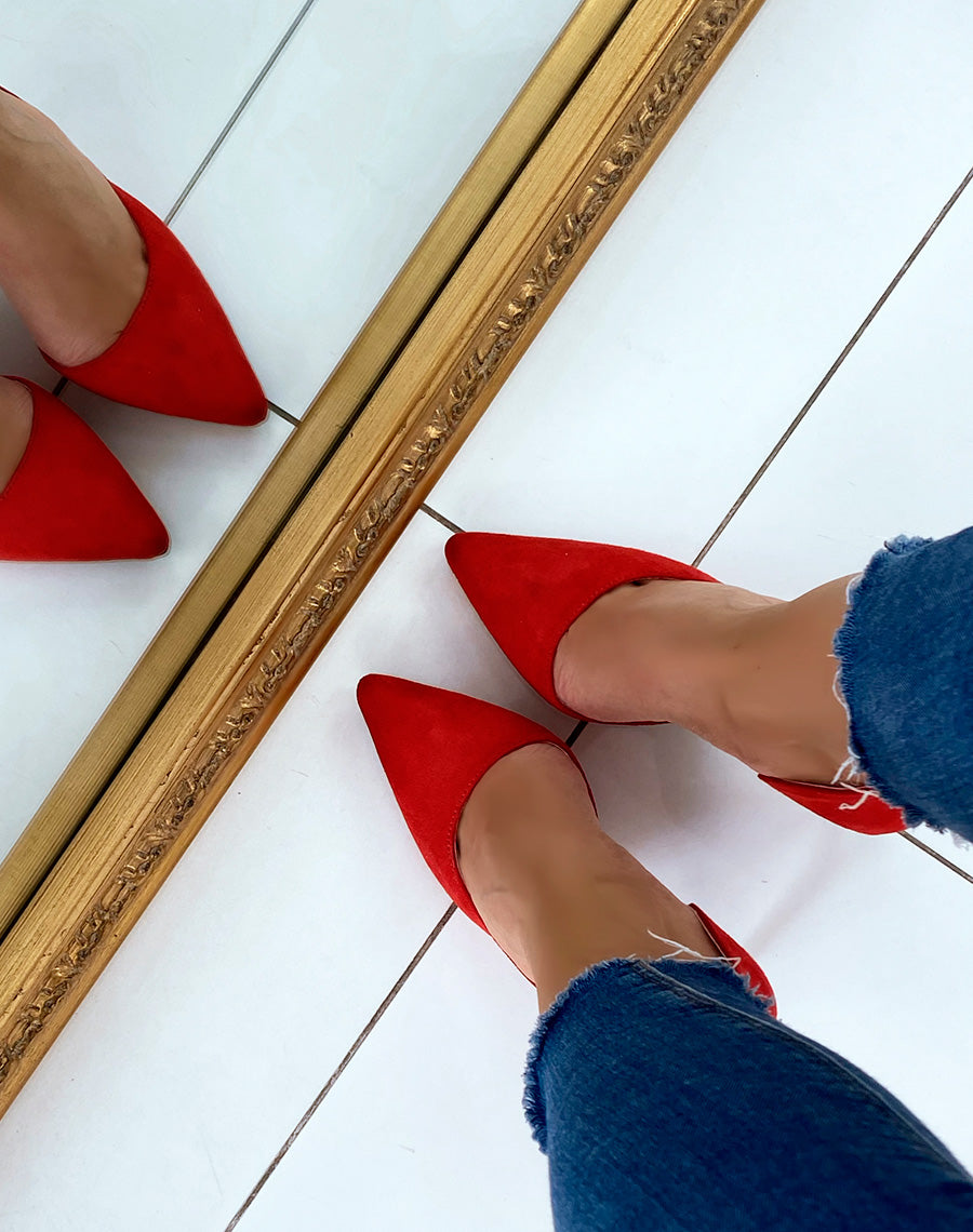 Escarpins à talon rouges ouverts