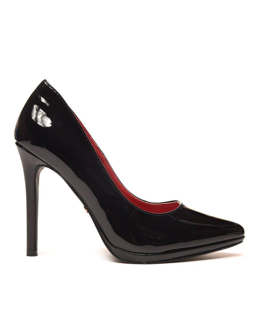 Escarpins vernis noirs à bout pointu