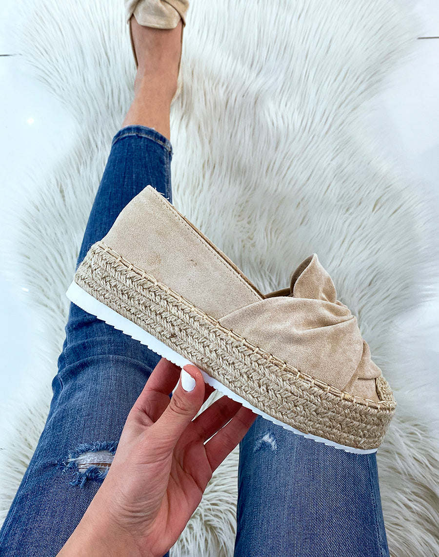 Espadrilles en suédine beige en forme de nœud
