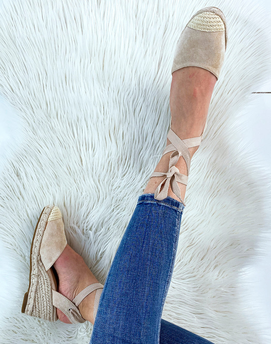 Espadrilles en suédine beige à talon compensé