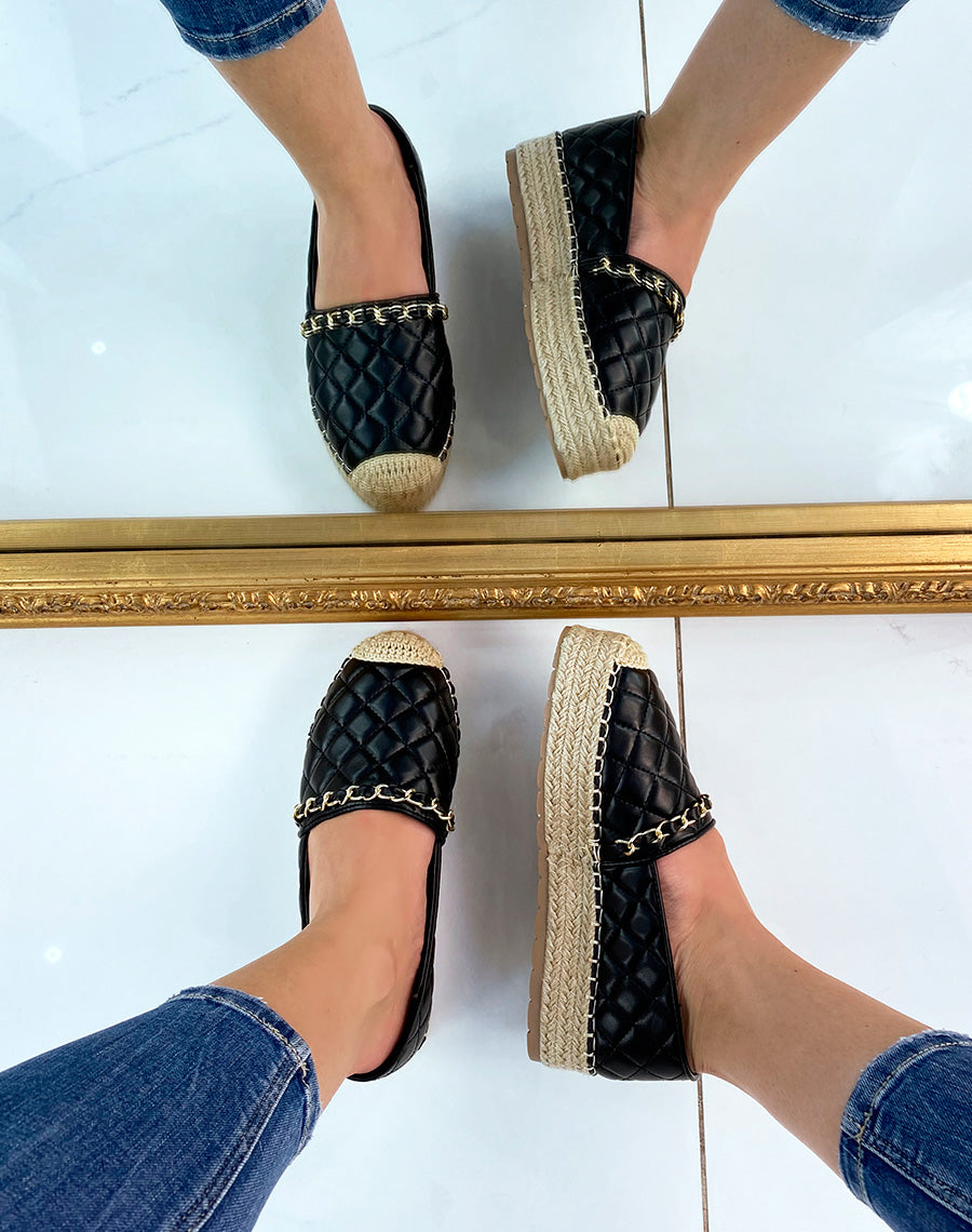 Espadrilles noires matelassés à fine chaîne dorée