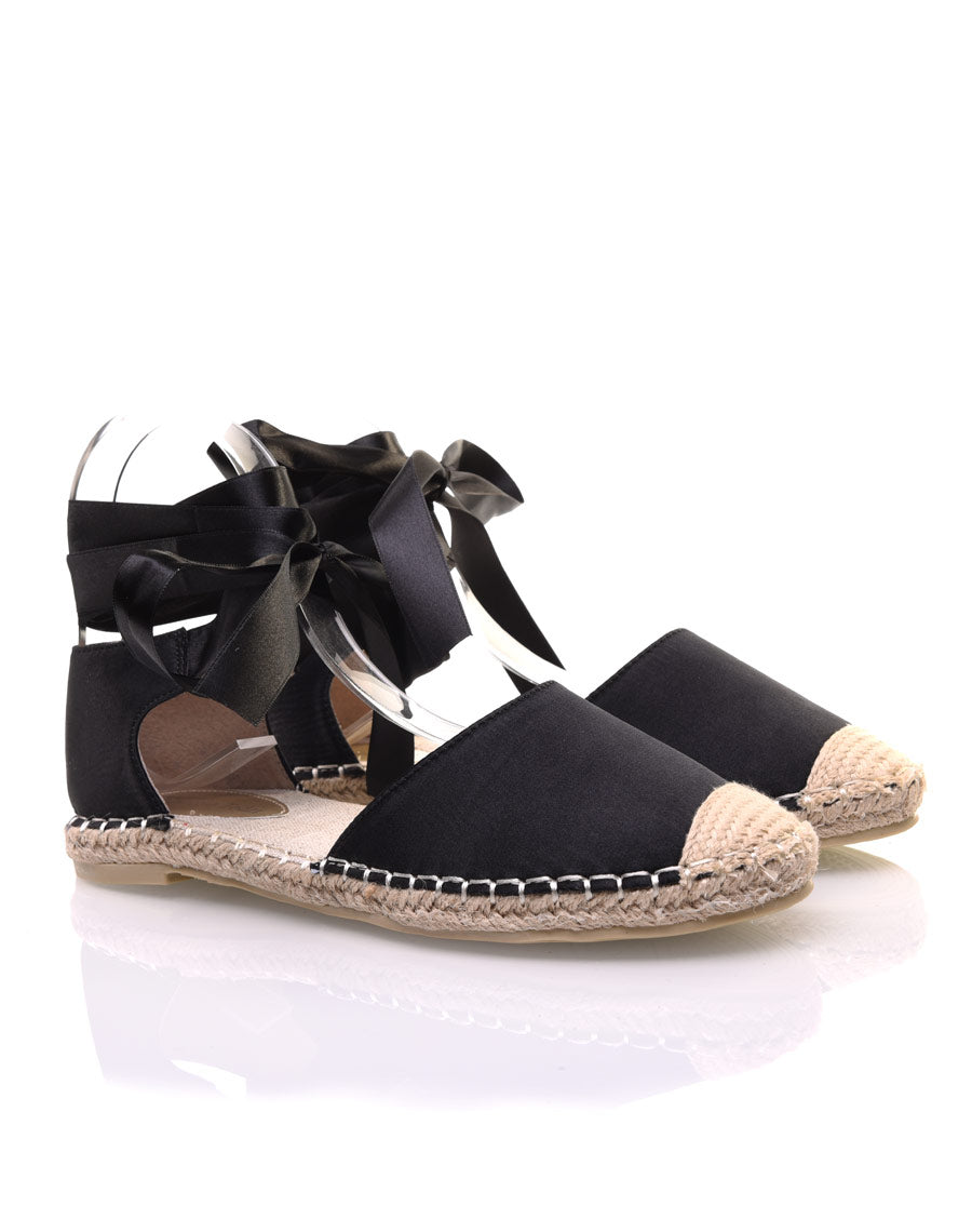Espadrilles noires satinées à bout fermé