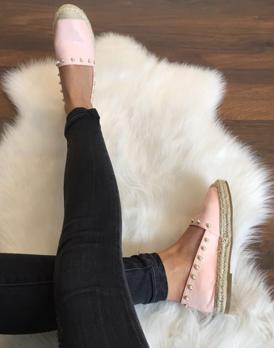 Espadrilles roses ornées de perles 