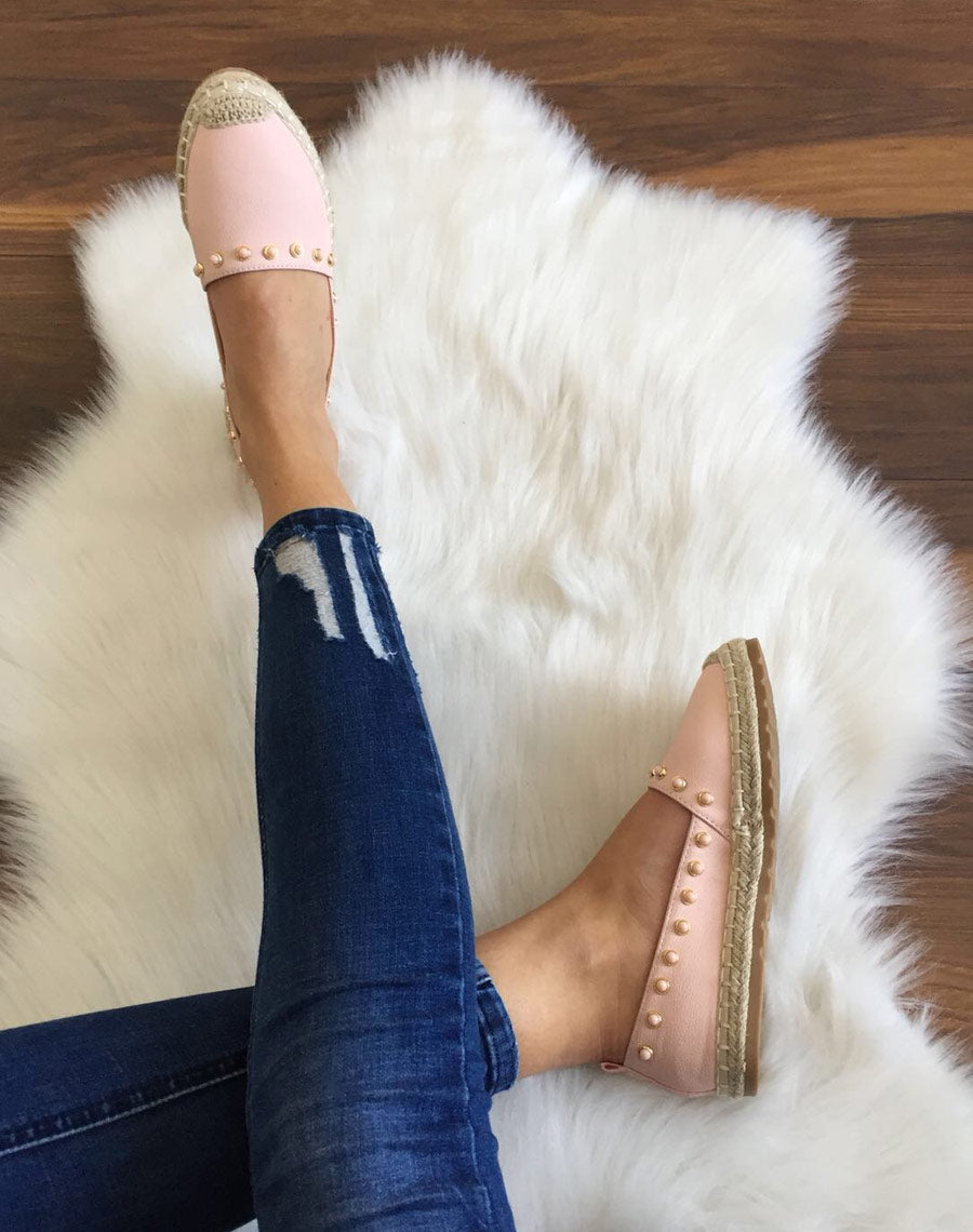 Espadrilles roses ornées de perles