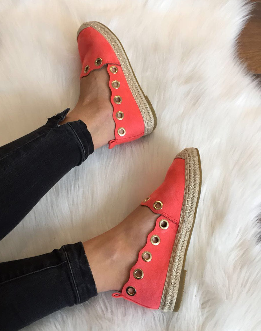 Espadrilles rouges à œillets 
