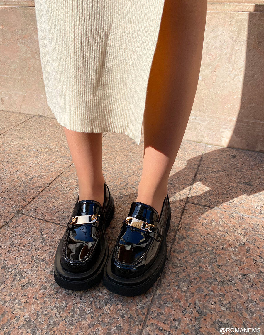 Mocassin noir verni à grosse plateforme à détail doré