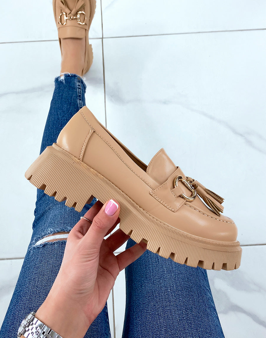 Mocassins beige foncé à franges et détail doré