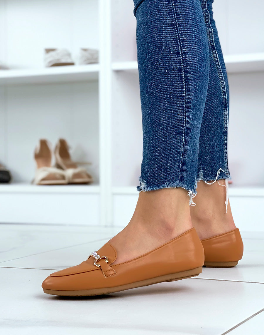 Mocassins camel à boucles dorées et strass 
