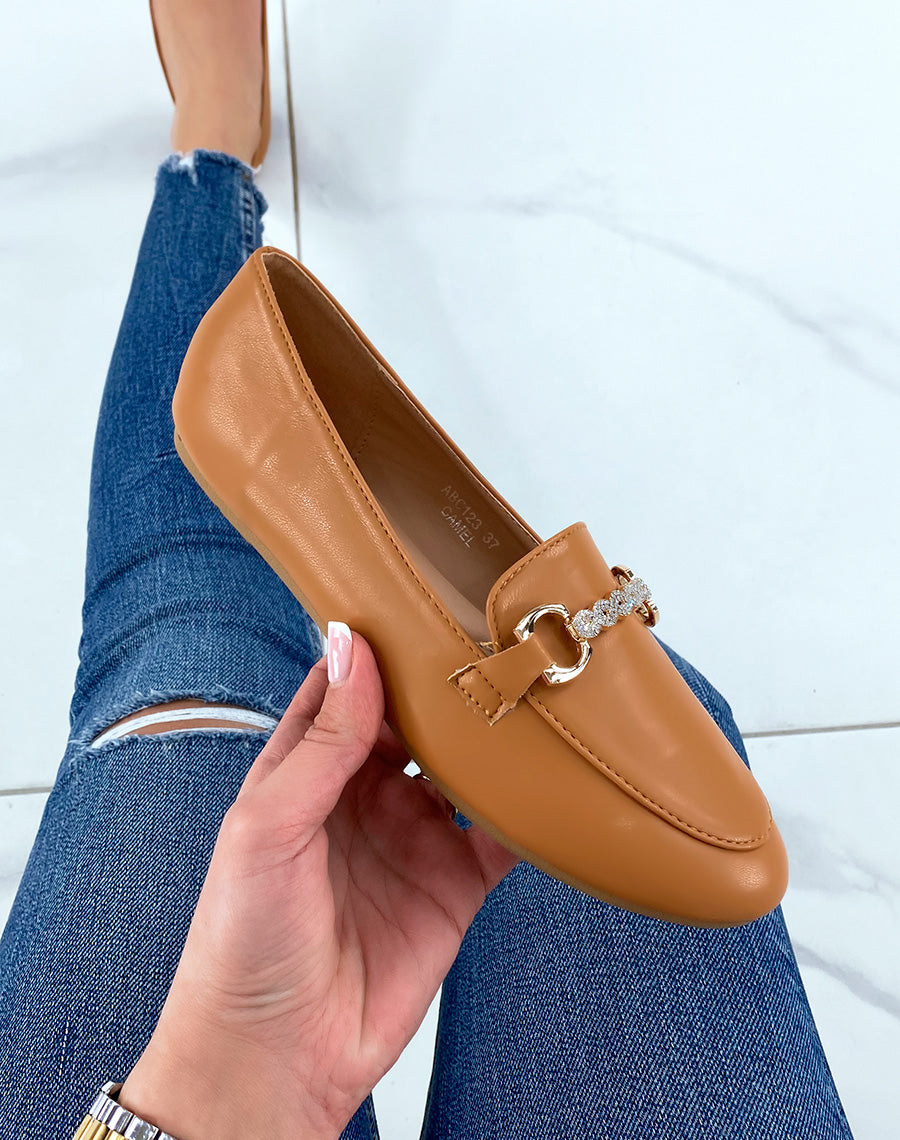 Mocassins camel à boucles dorées et strass 