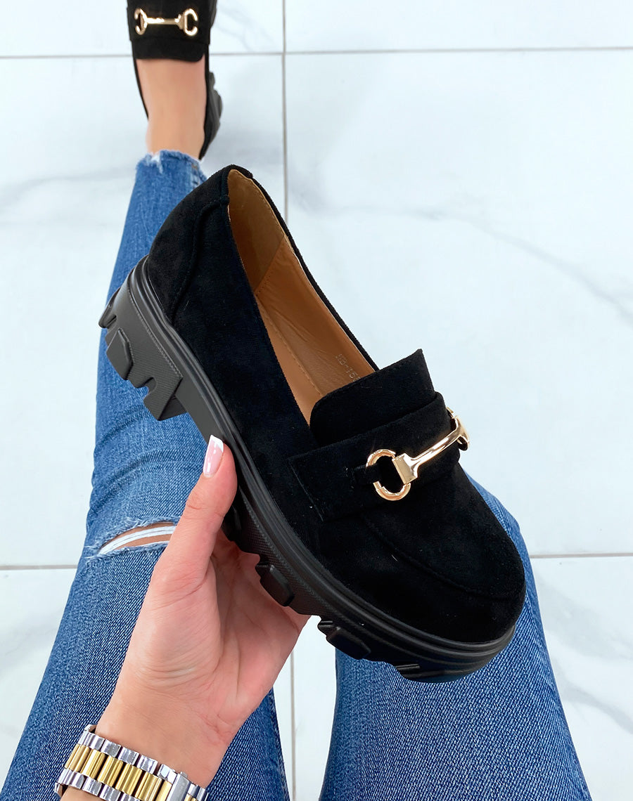 Mocassins en suédine noire à semelle épaisse et crantée