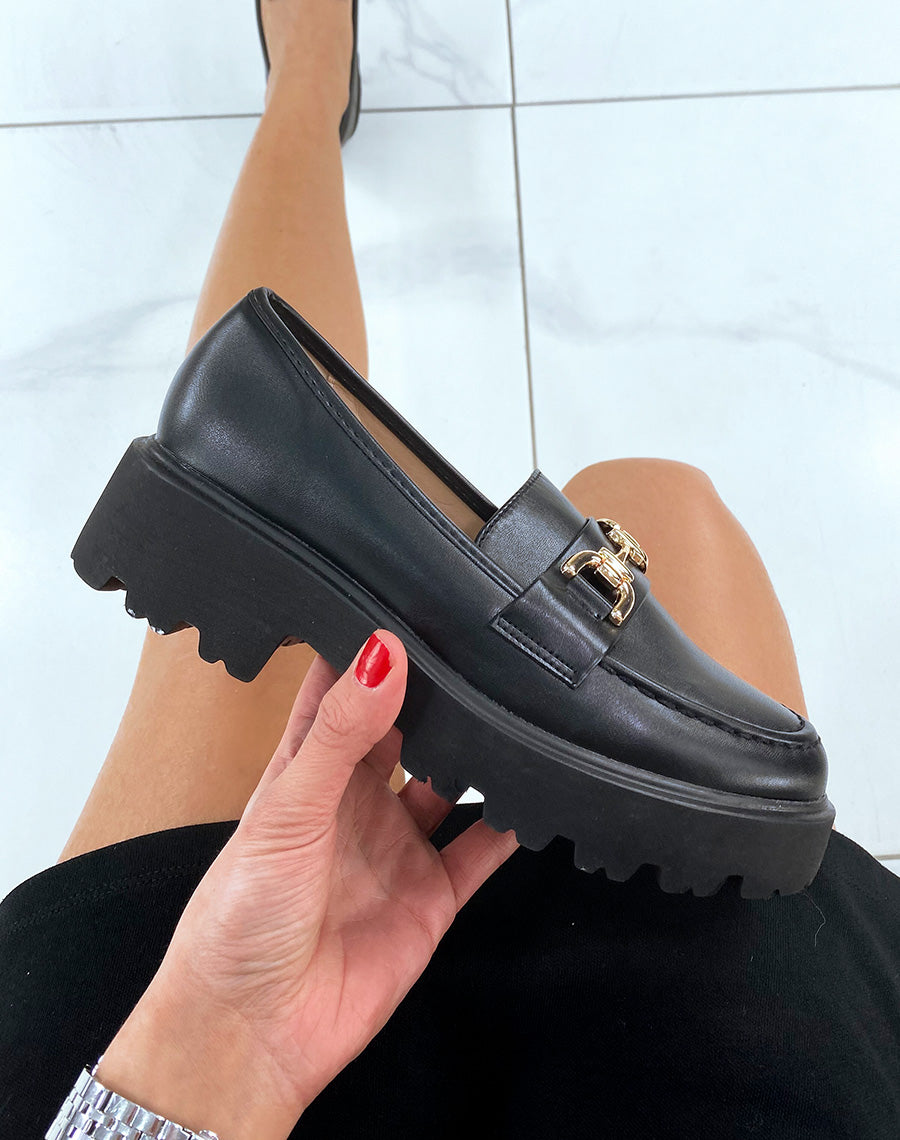 Mocassins noir à détails dorés et semelle crantée