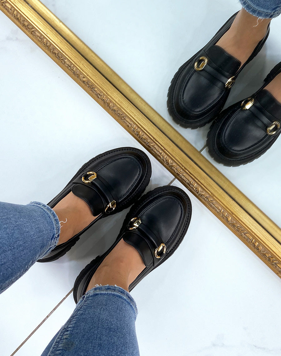 Mocassins noirs a détail doré 