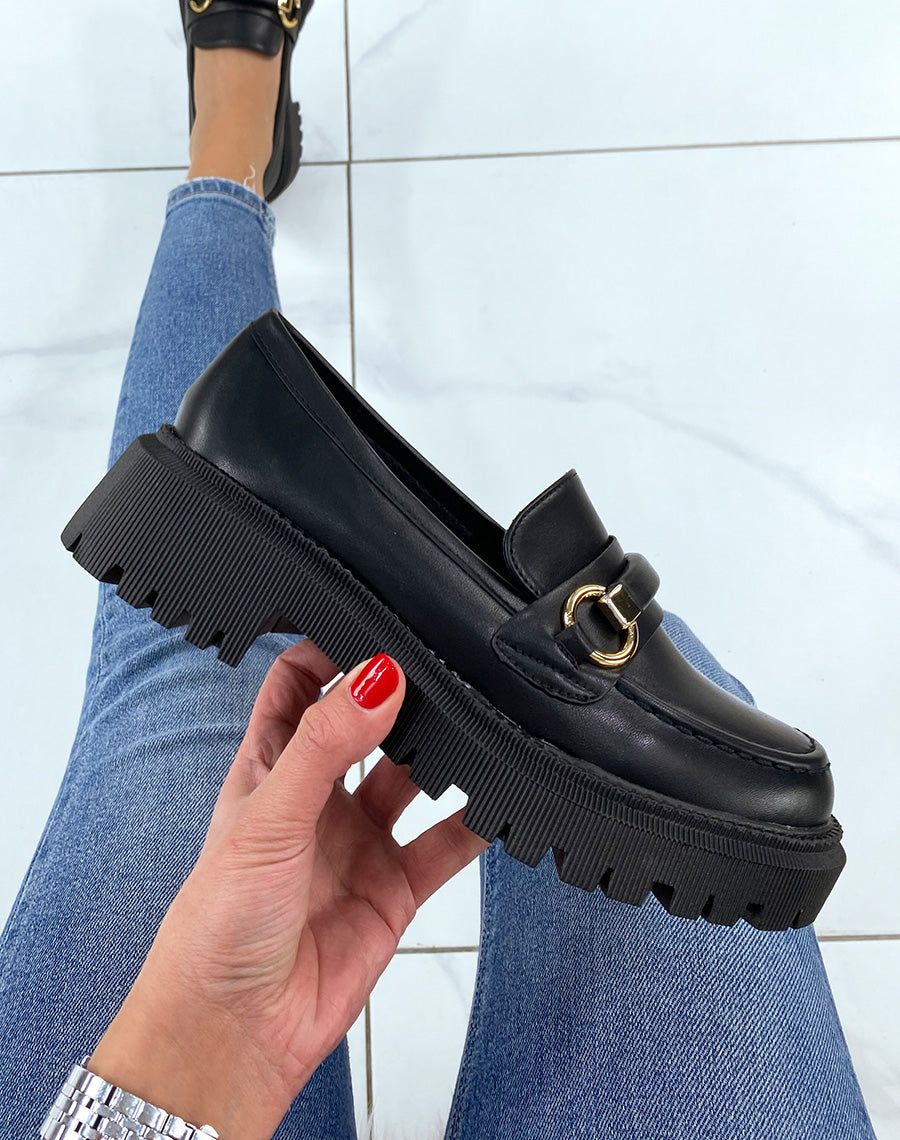Mocassins noirs a détail doré 