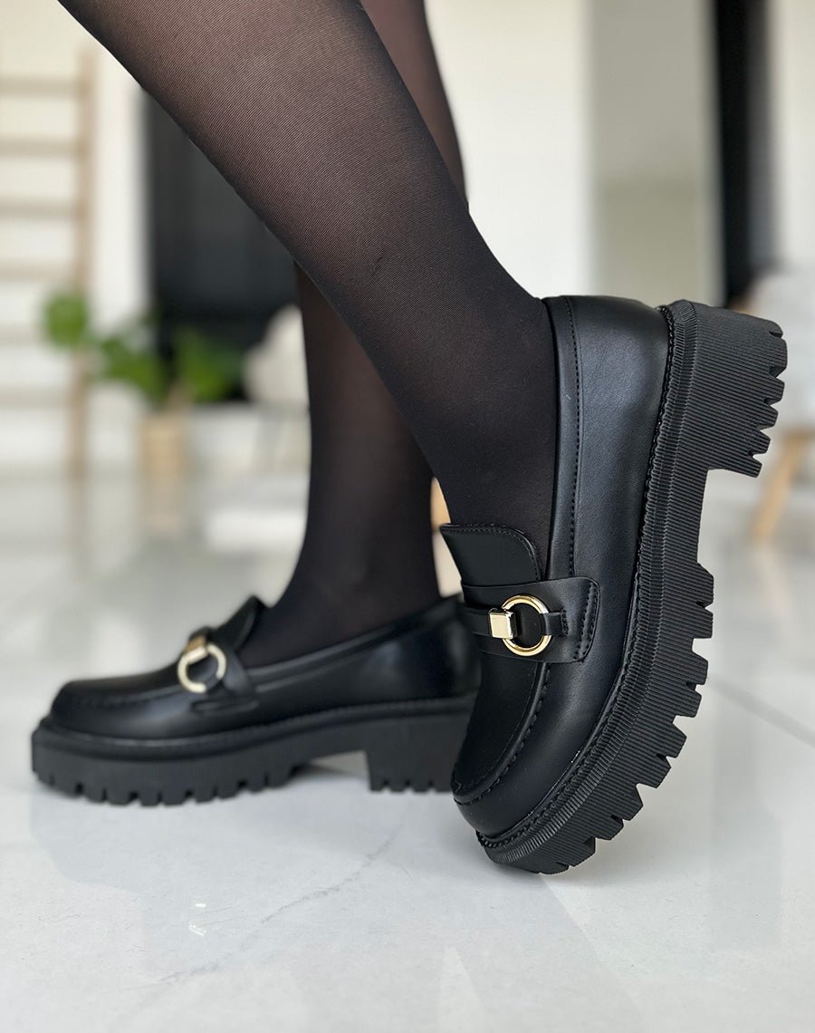 Mocassins noirs a détail doré 
