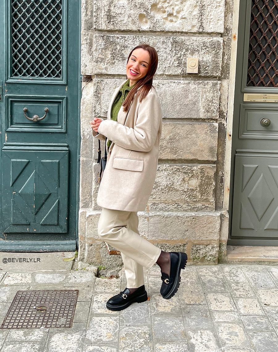 Mocassins noirs a détail doré 