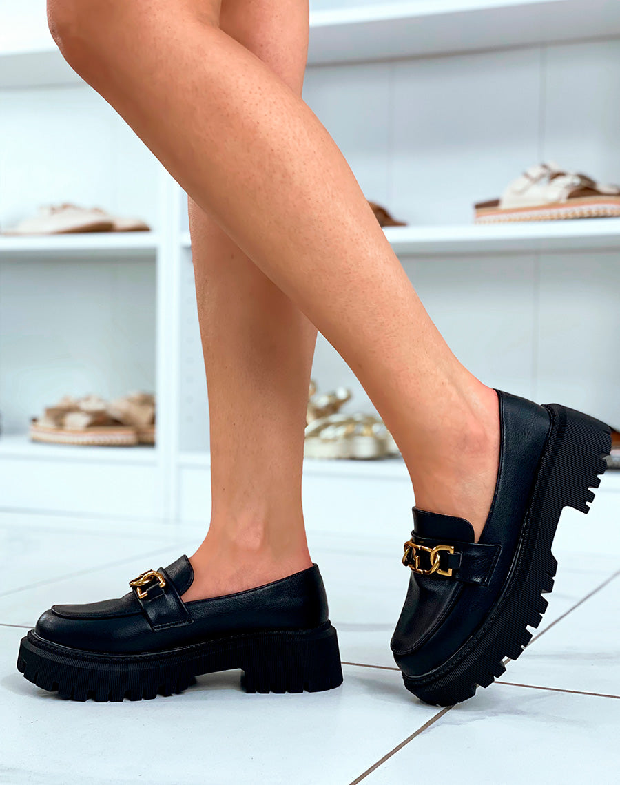 Mocassins noirs à semelle épaisse à boucle dorée