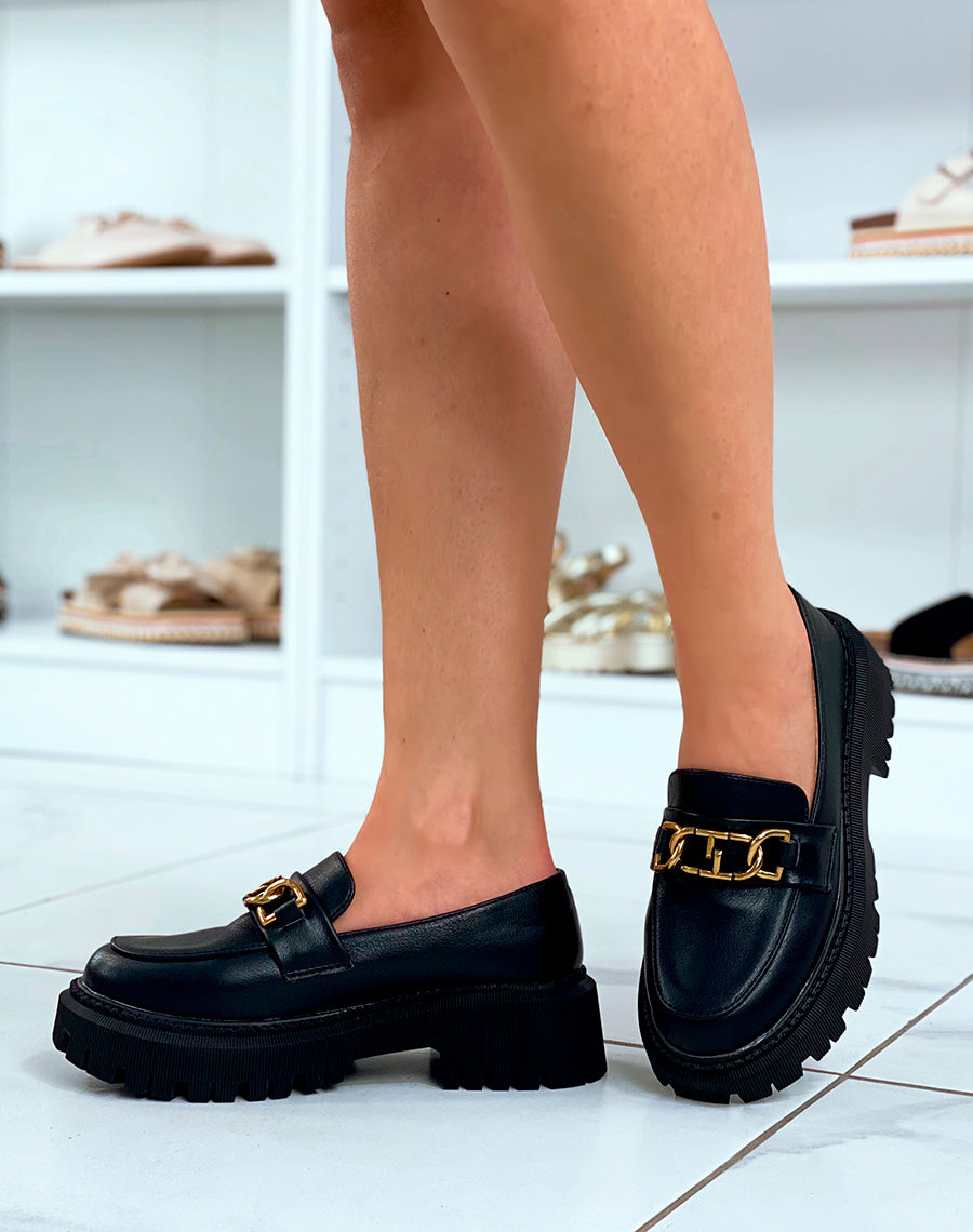 Mocassins noirs à semelle épaisse à boucle dorée