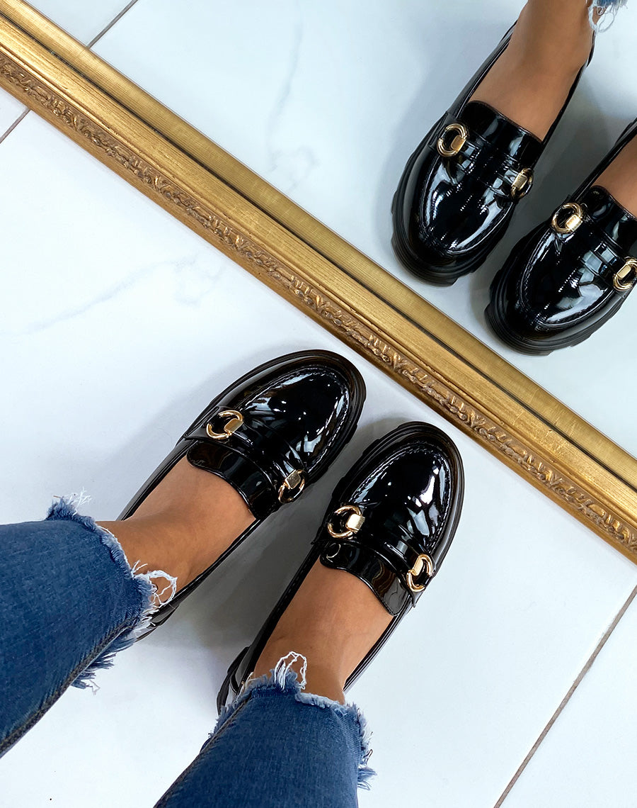 Mocassins noirs vernis à détails dorés