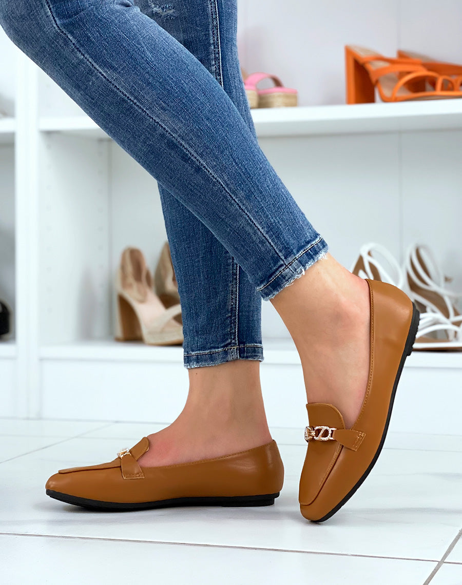Mocassins plats camel à bijoux dorés à strass