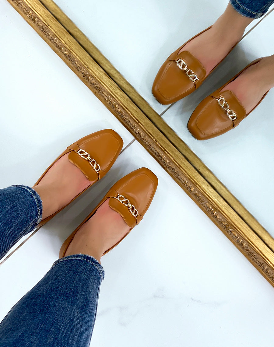 Mocassins plats camel à bijoux dorés à strass