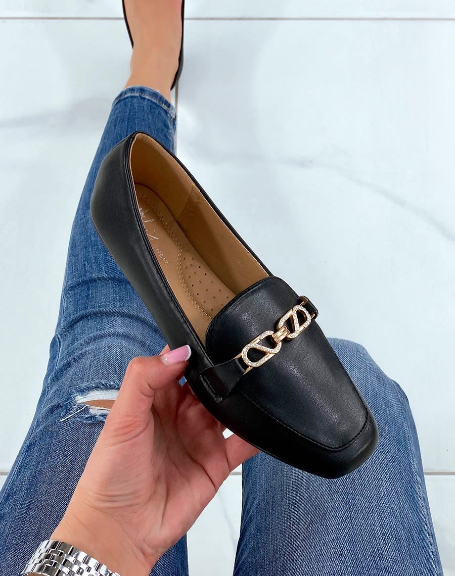 Mocassins plats noirs à bijoux dorés à strass