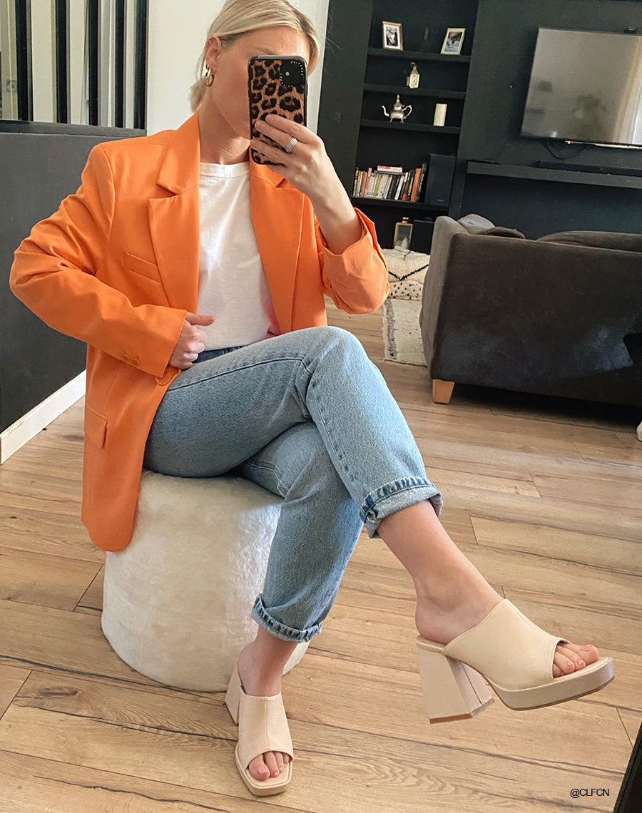 Mules beiges à bride épaisse et talon épais et imposant