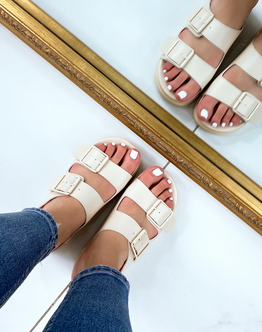 Mules beiges à double brides avant