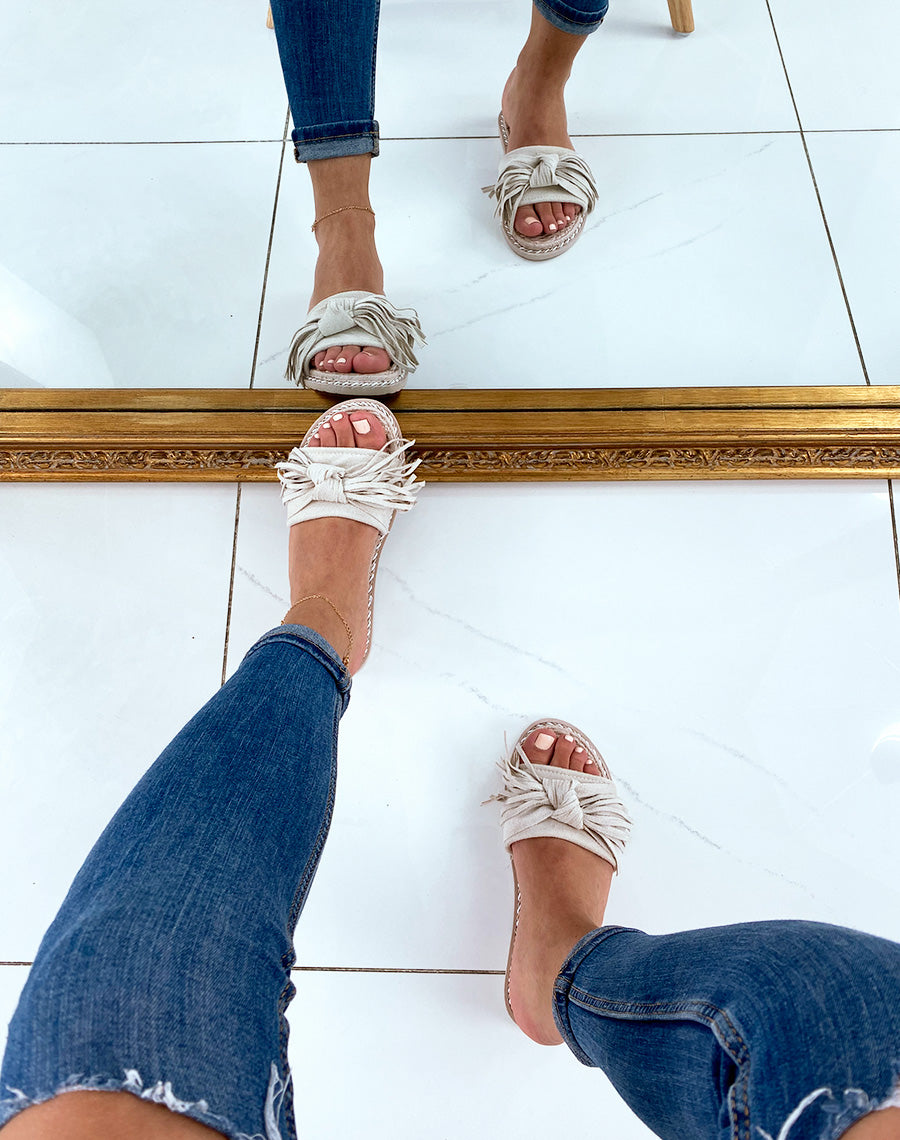 Mules beiges style espadrilles à franges