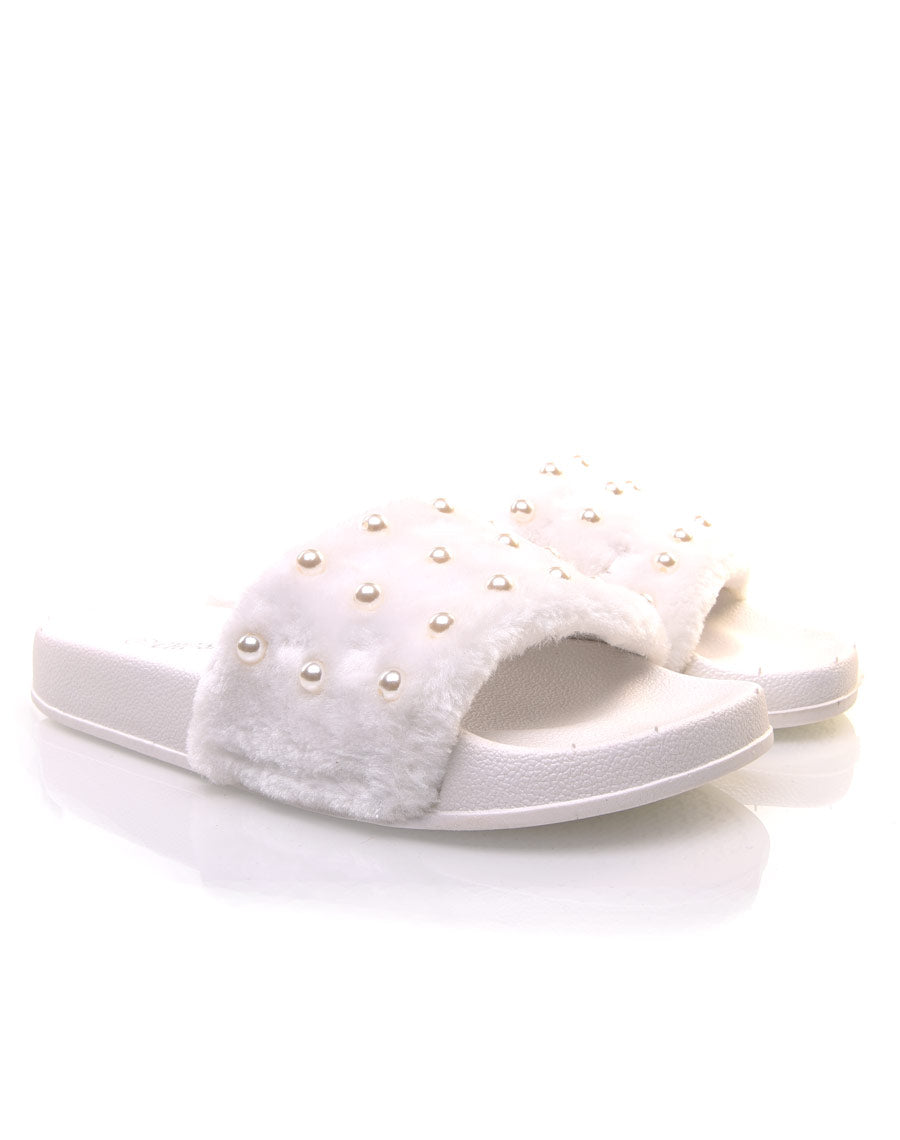 Mules blanches en fausse fourrure 