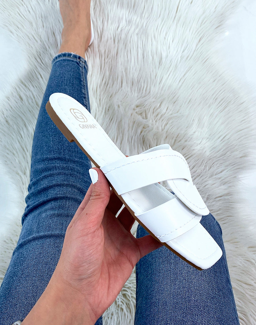 Mules blanches à larges brides entrecroisées