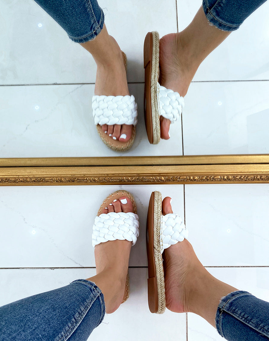 Mules blanches tressées à semelle en jute