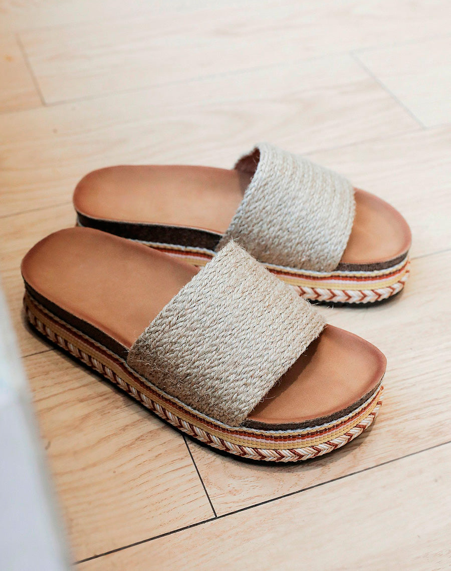 Mules à bride épaisse beige et semelle épaisse style aztèque