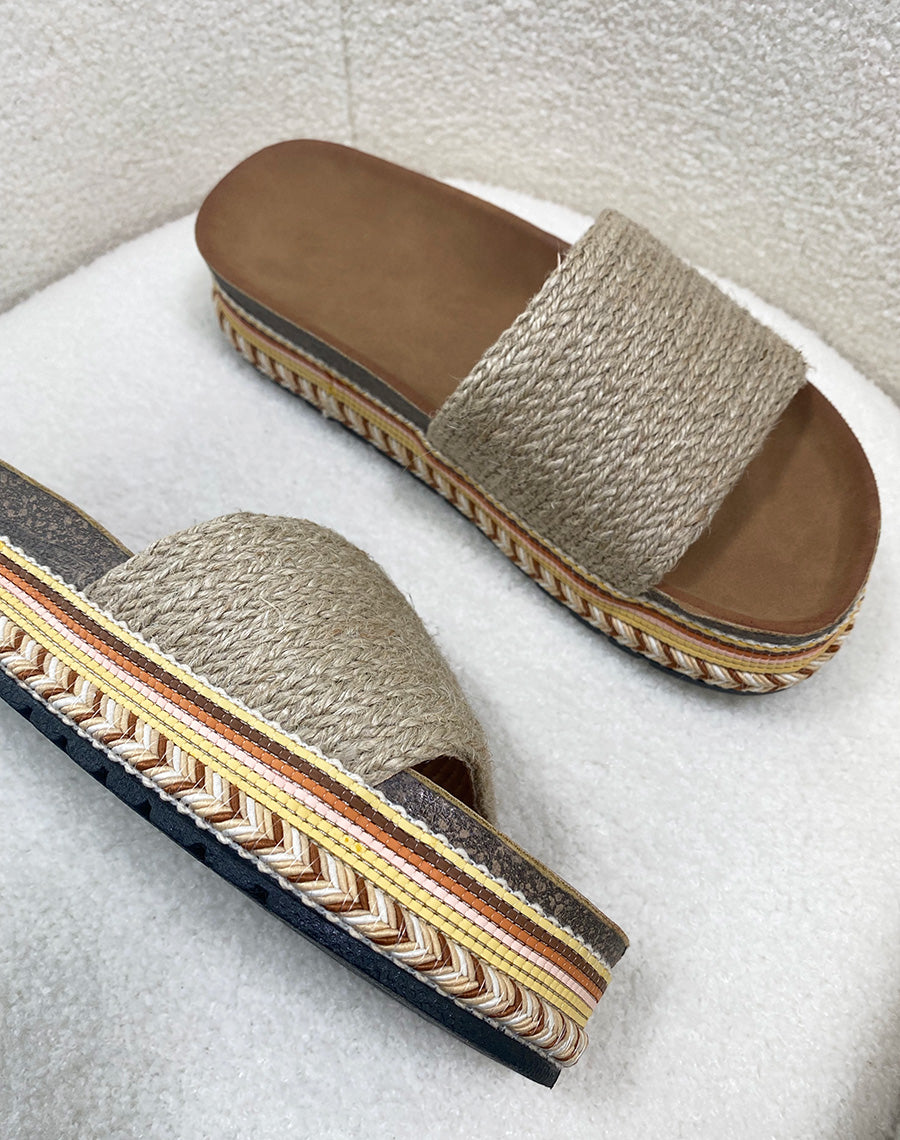 Mules à bride épaisse beige et semelle épaisse style aztèque