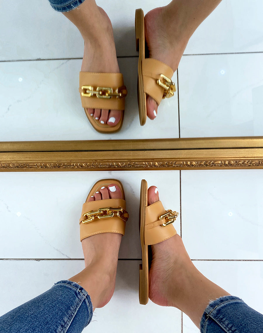 Mules camel à chaîne dorée