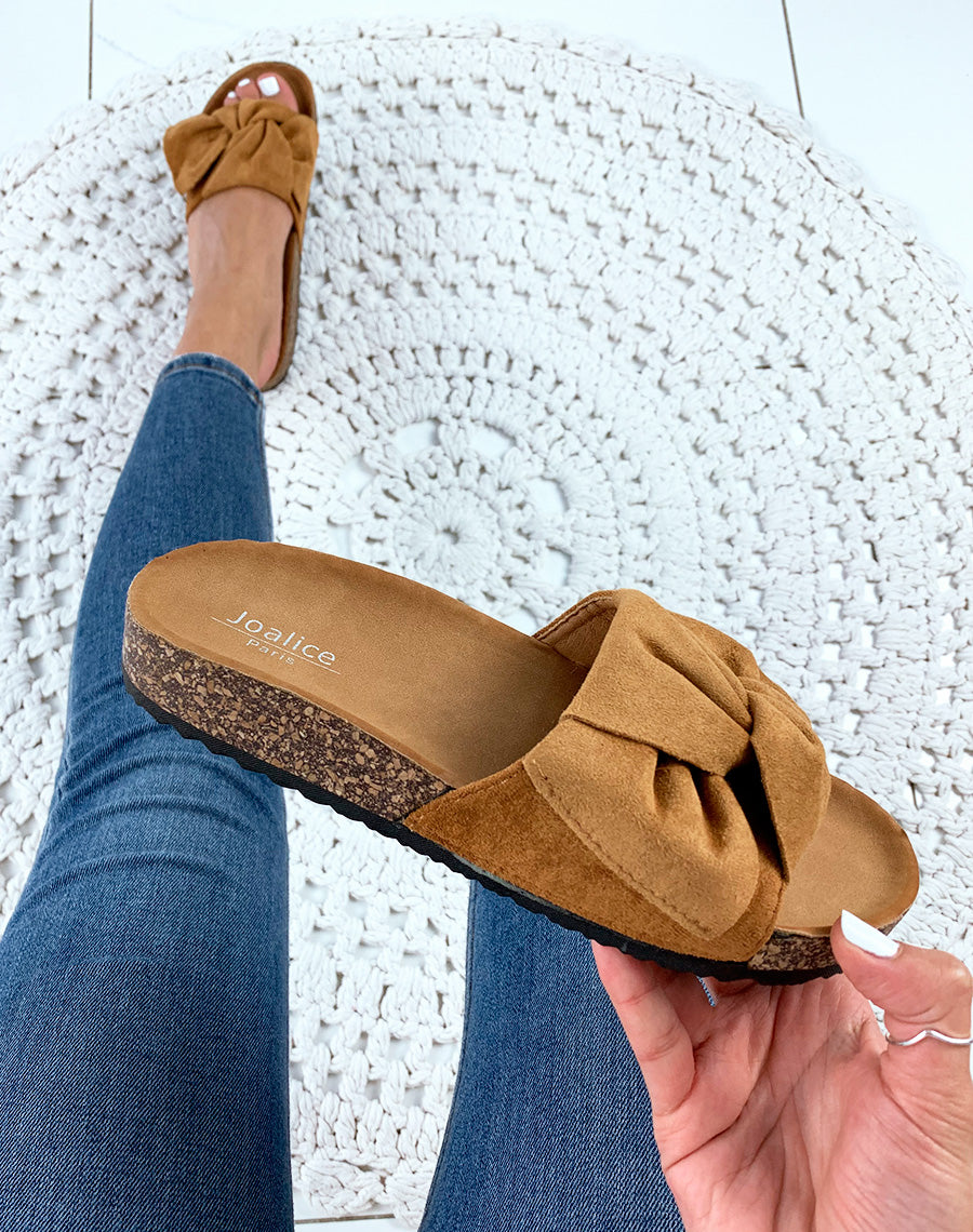 Mules camel en suédine à gros nœud