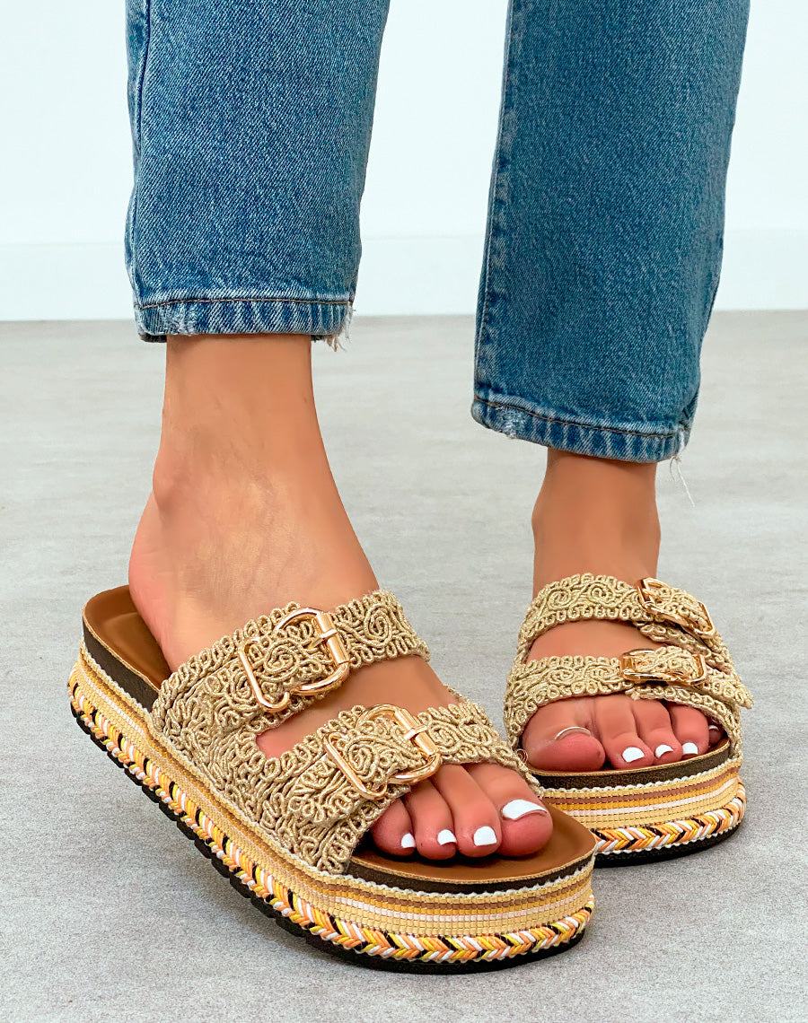 Mules Dorées Brodées à Plateforme Aztèque et Double Sangle – Rayonnement Tendance