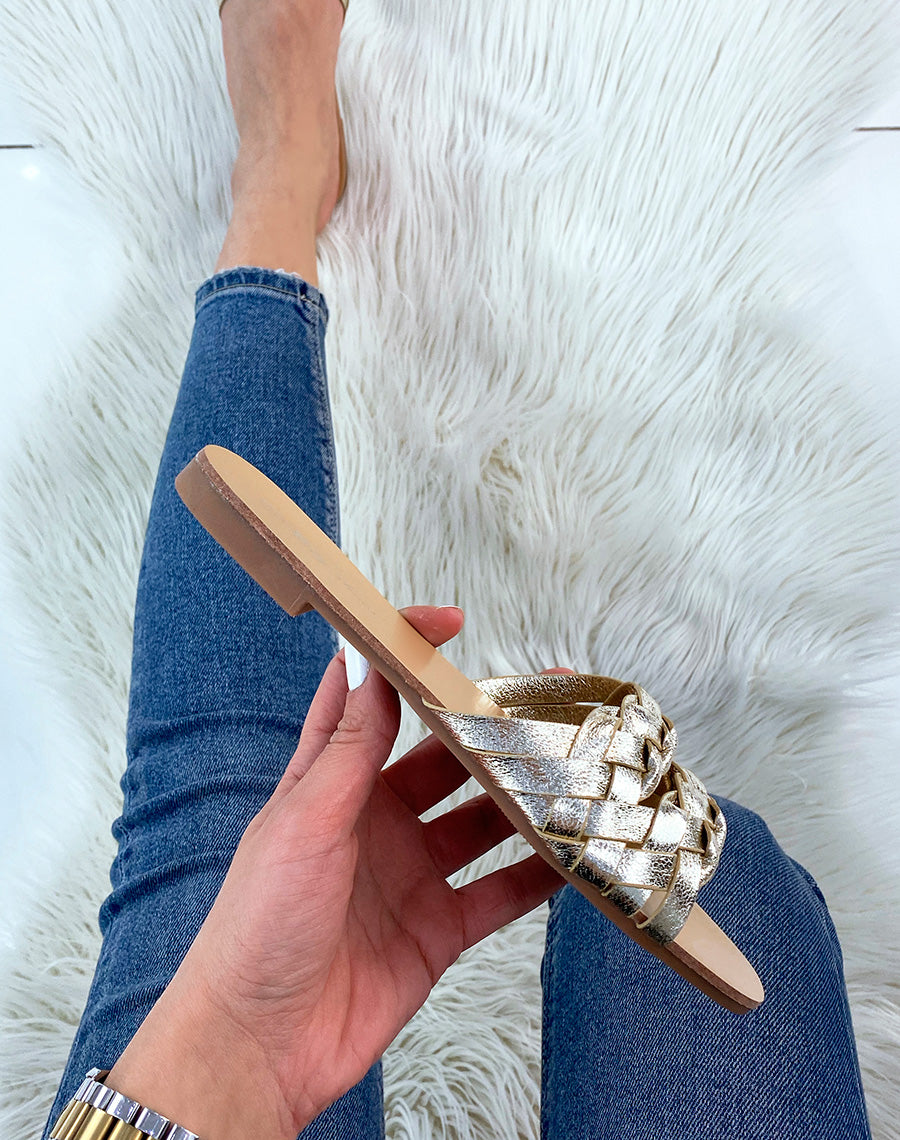 Mules dorées à doubles brides tressées