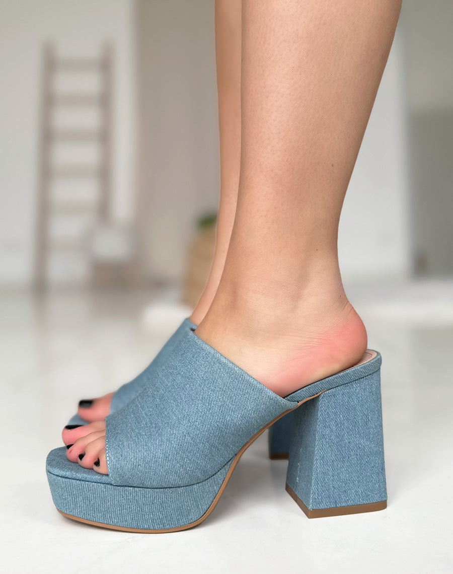 Mules en jean à gros talon et grosse plateforme