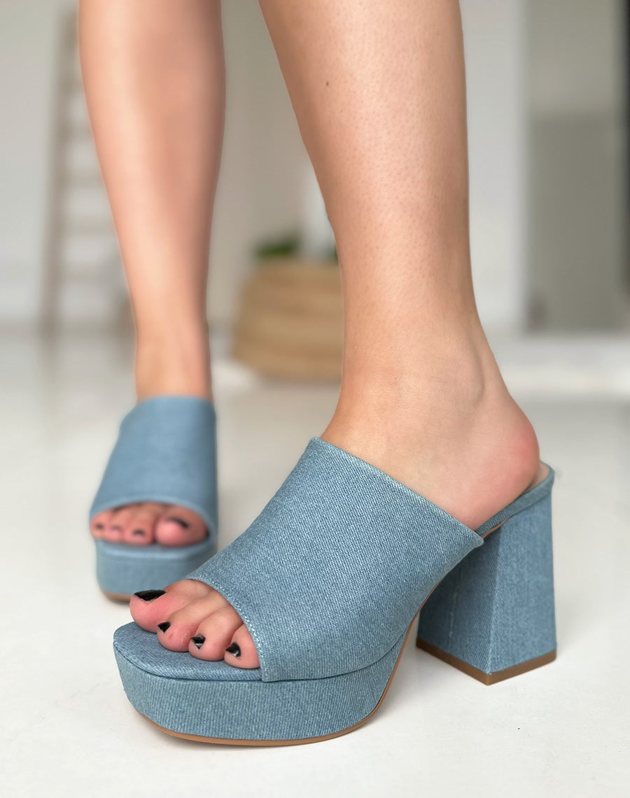 Mules en jean à gros talon et grosse plateforme